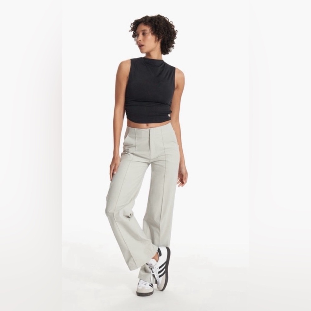 Vuori High-Rise Wide Leg Pants in Light Gray